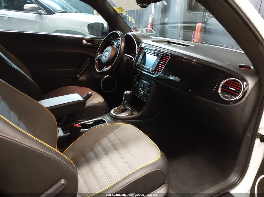 2016 VOLKSWAGEN BEETLE 1.8T DUNE - 3VWS17AT0GM621749