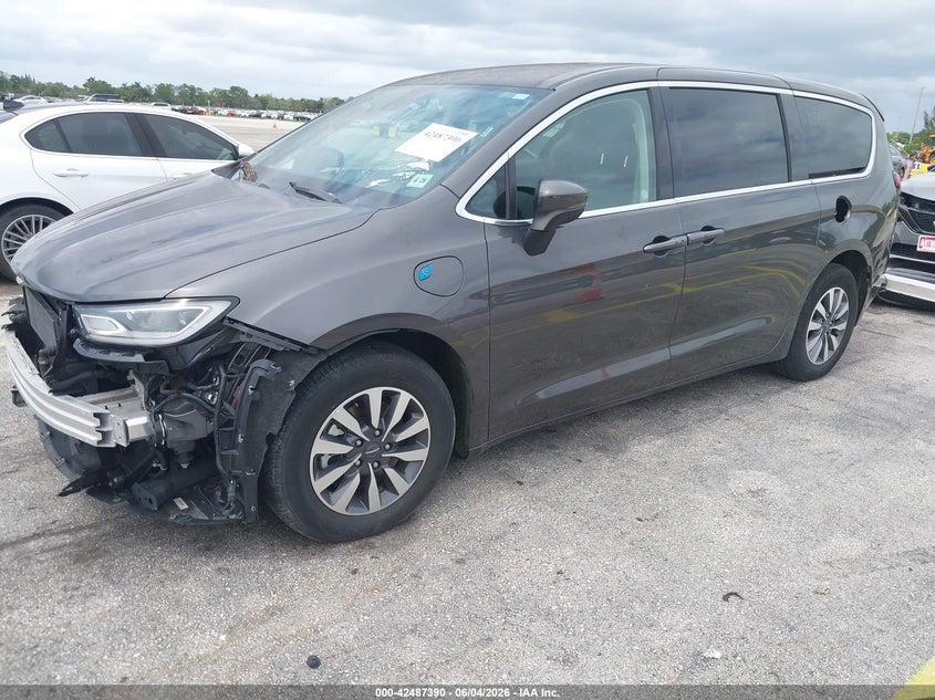 2023 CHRYSLER PACIFICA HYBRID auction photo 2