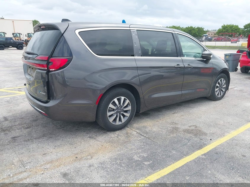 2023 CHRYSLER PACIFICA HYBRID auction photo 4