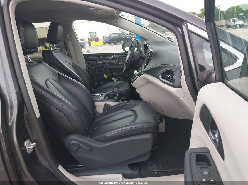 2023 CHRYSLER PACIFICA HYBRID auction photo 5