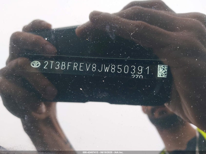 2018 TOYOTA RAV4 LE - 2T3BFREV8JW850391
