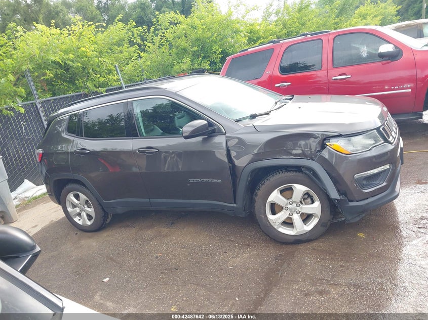 VIN 3C4NJCBB3JT268094 2018 JEEP COMPASS LATITUDE FWD