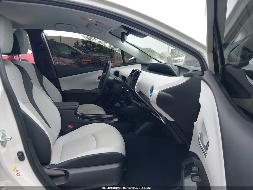 VIN JTDKAMFU6M3137679 2021 TOYOTA PRIUS XLE