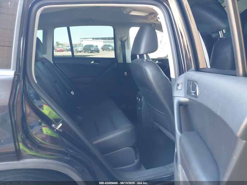 2012 VOLKSWAGEN TIGUAN VIN: WVGBV7AX7CW559296
