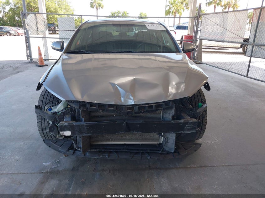 2017 HYUNDAI ELANTRA LIMITED - 5NPD84LF7HH065122