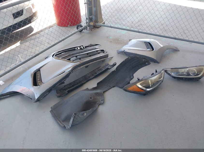 2017 HYUNDAI ELANTRA LIMITED - 5NPD84LF7HH065122