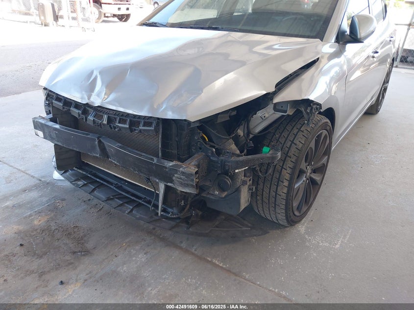 2017 HYUNDAI ELANTRA LIMITED - 5NPD84LF7HH065122