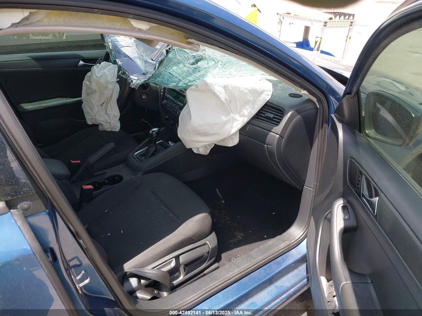 2015 VOLKSWAGEN JETTA 2.0L S - 3VW2K7AJ4FM269012