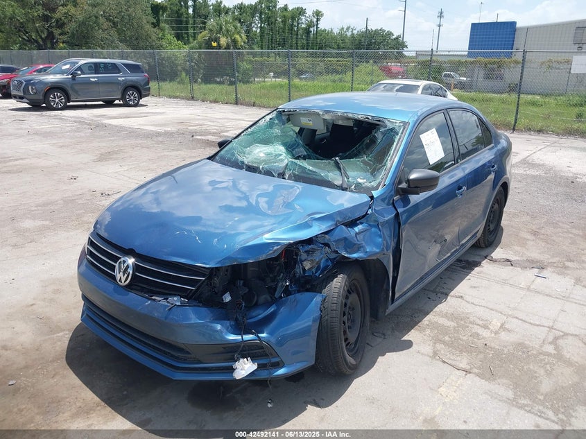 2015 VOLKSWAGEN JETTA 2.0L S - 3VW2K7AJ4FM269012