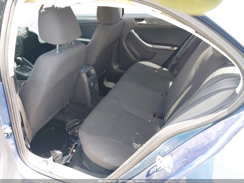 2015 VOLKSWAGEN JETTA 2.0L S - 3VW2K7AJ4FM269012