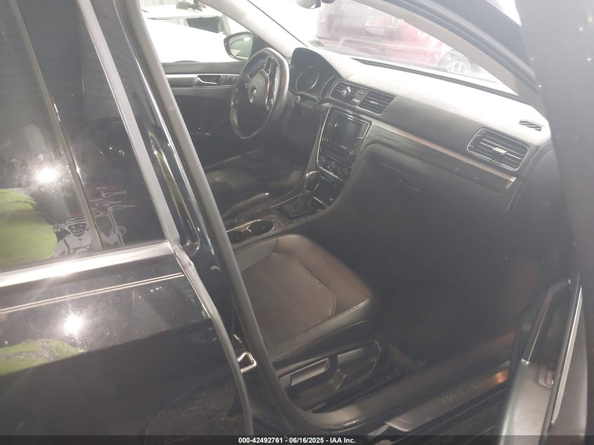 2018 VOLKSWAGEN PASSAT VIN: 1VWBA7A38JC032988