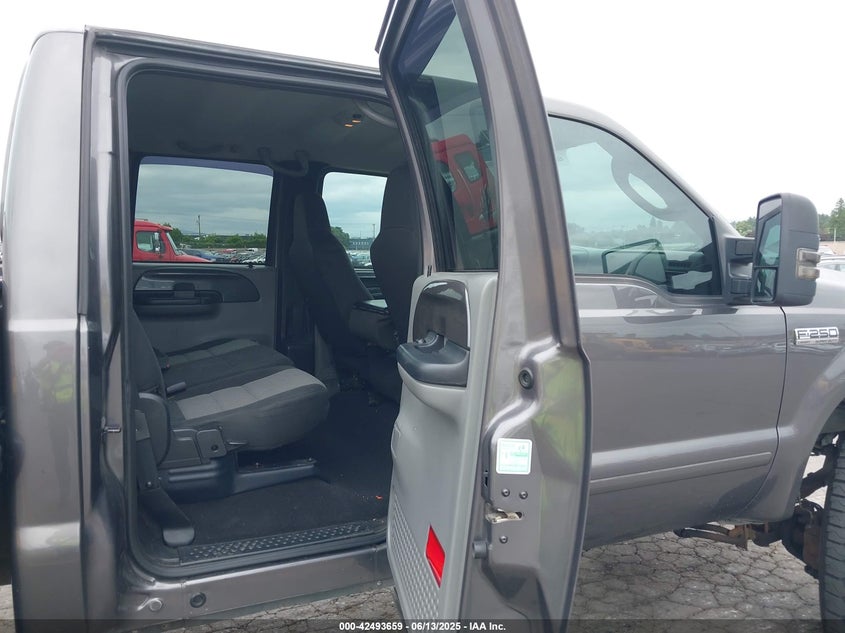 2004 Ford F-250 Lariat/Xl/Xlt VIN: 1FTNW21P34ED14262 Lot: 42493659