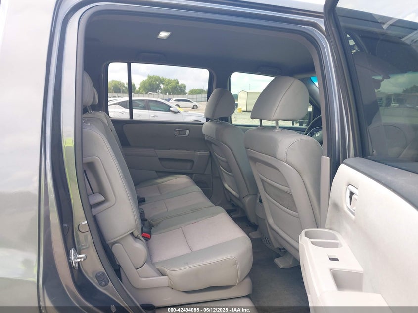 2011 HONDA PILOT VIN: 5FNYF4H48BB046017