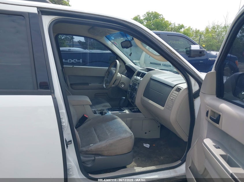 2011 FORD ESCAPE VIN: 1FMCU0D72BKB48002