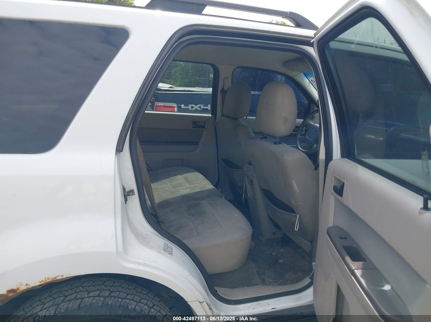 2011 FORD ESCAPE VIN: 1FMCU0D72BKB48002