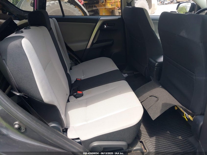 VIN JTMRFREV9JJ722383 2018 TOYOTA RAV4 XLE