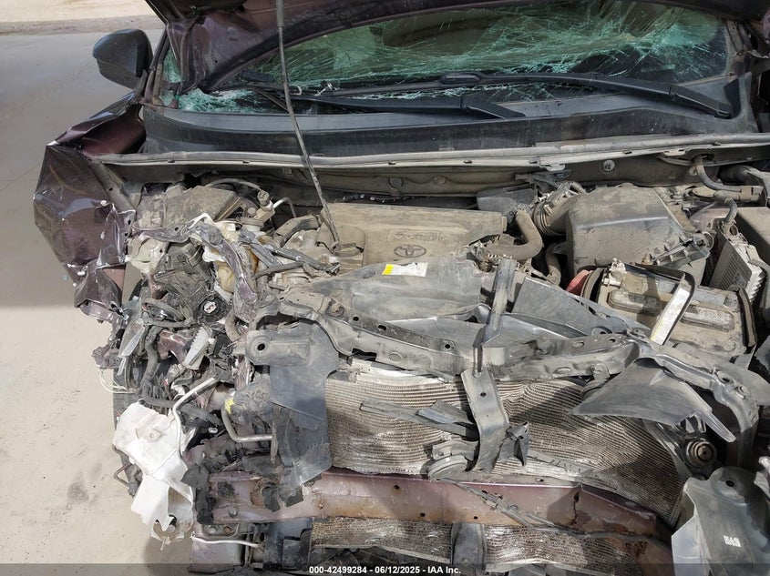 VIN 2T3BFREV9JW760327 2018 TOYOTA RAV4 LE