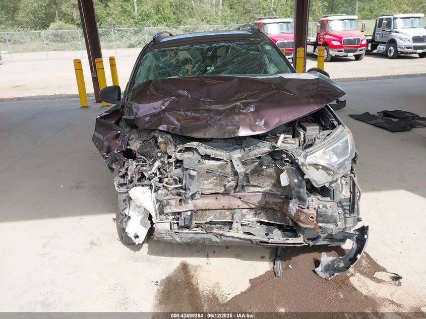 VIN 2T3BFREV9JW760327 2018 TOYOTA RAV4 LE