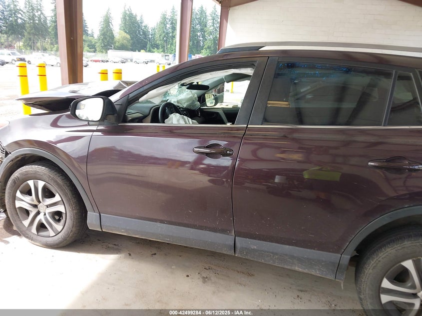 VIN 2T3BFREV9JW760327 2018 TOYOTA RAV4 LE