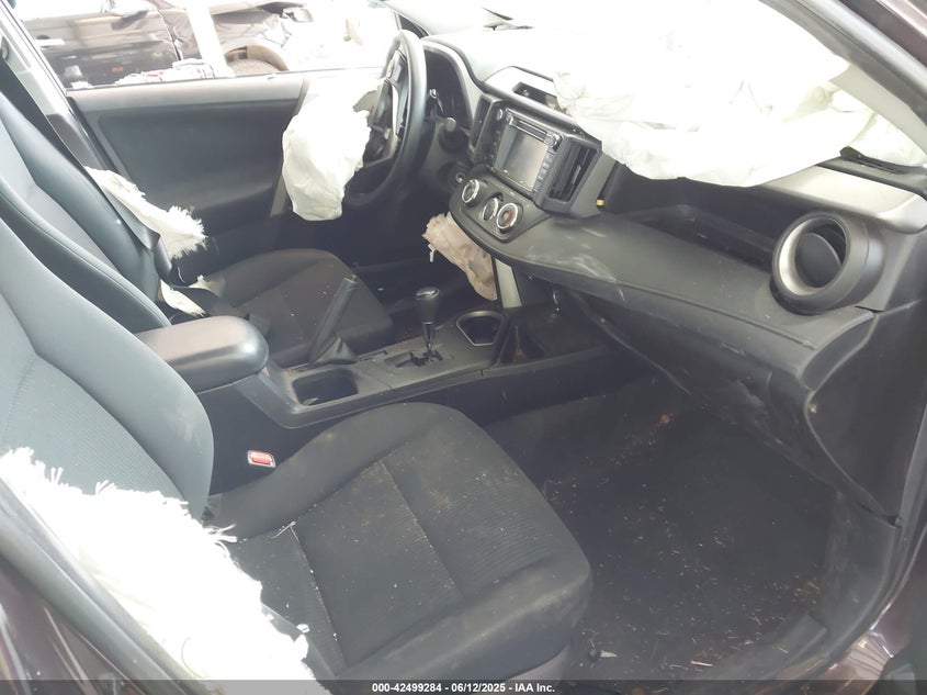 VIN 2T3BFREV9JW760327 2018 TOYOTA RAV4 LE