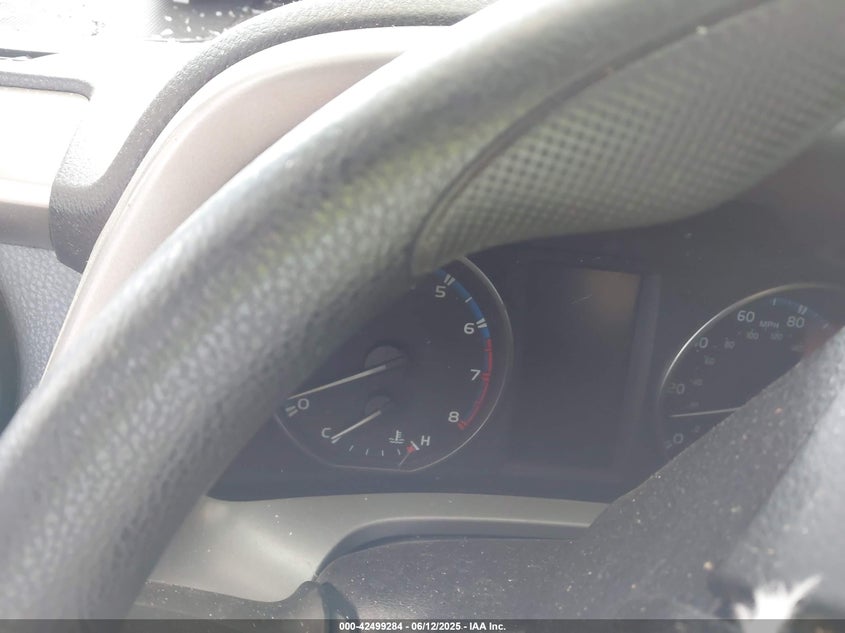 VIN 2T3BFREV9JW760327 2018 TOYOTA RAV4 LE