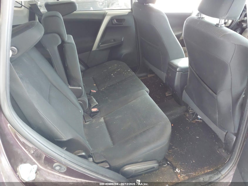 VIN 2T3BFREV9JW760327 2018 TOYOTA RAV4 LE