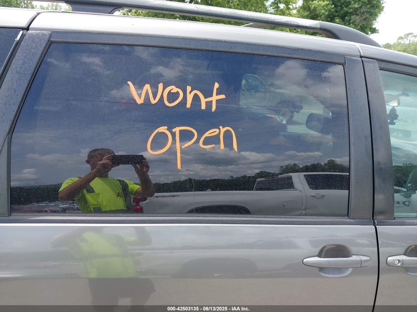 2004 Toyota Sienna Le VIN: 5TDZA23C74S123058 Lot: 42503135