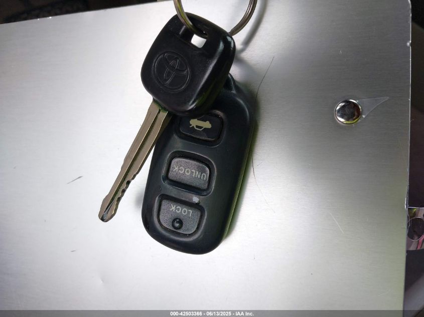 2004 Toyota Camry Le VIN: JTDBE32K340246122 Lot: 42503366