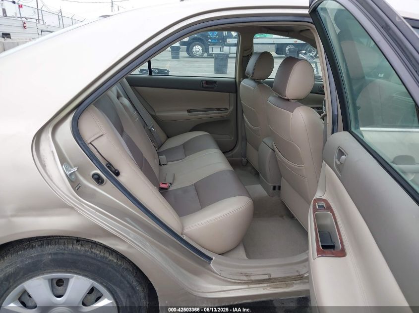 2004 Toyota Camry Le VIN: JTDBE32K340246122 Lot: 42503366