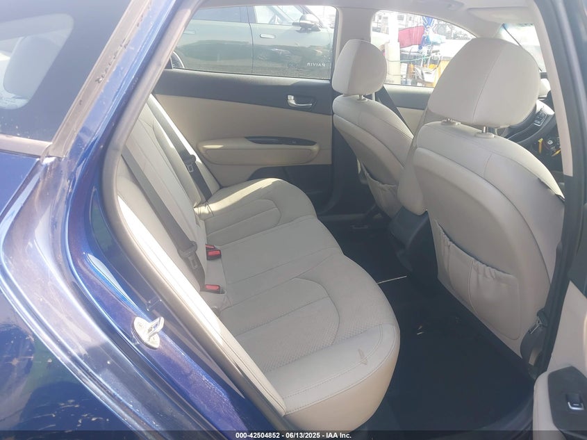 2016 KIA OPTIMA VIN: 5XXGT4L35GG088782