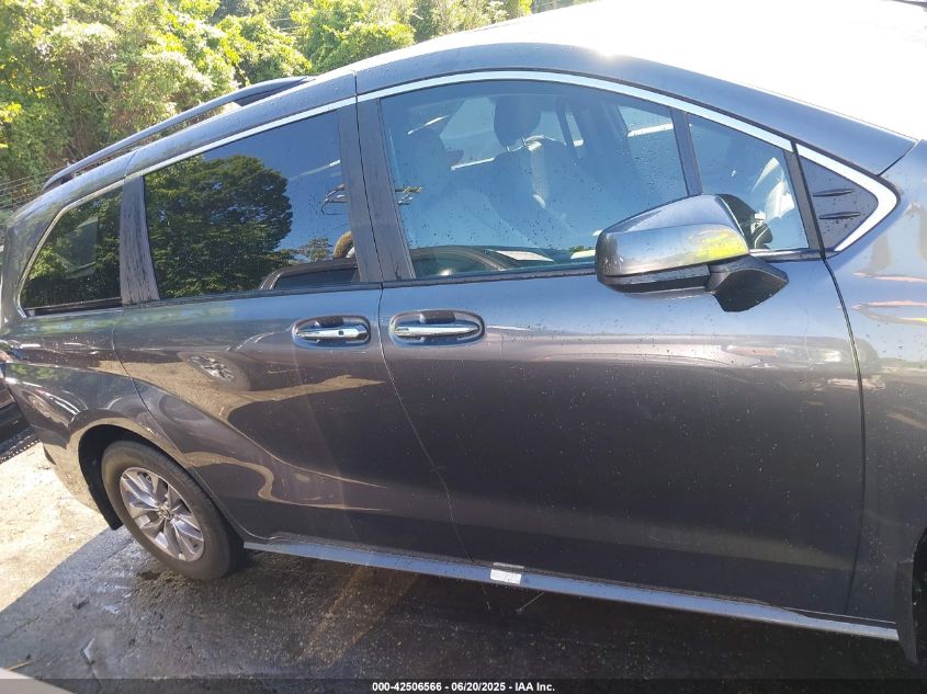 2025 Toyota Sienna - 5TDYSKFC1SS171804