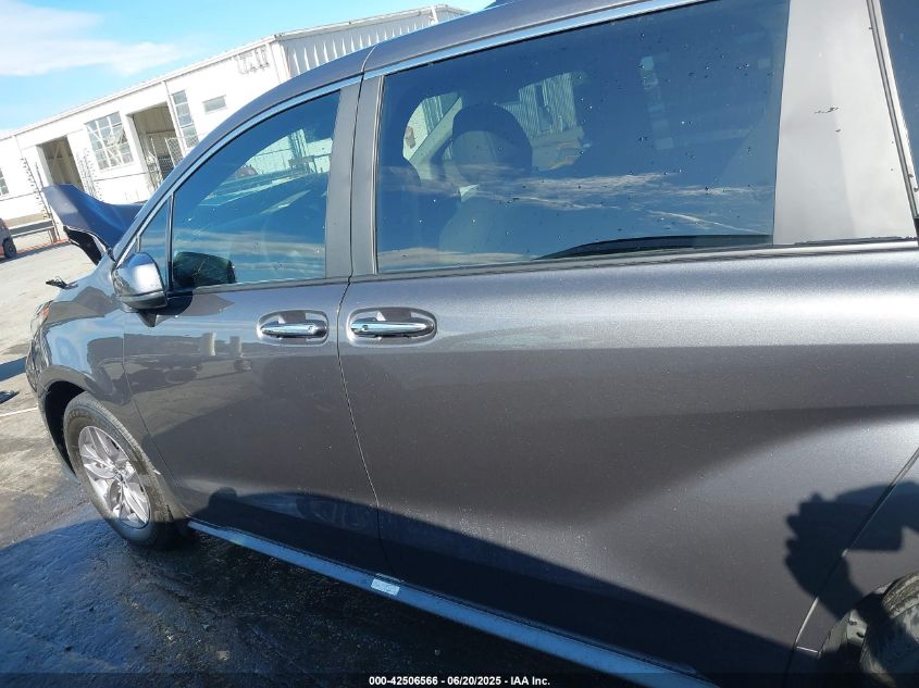 2025 Toyota Sienna - 5TDYSKFC1SS171804