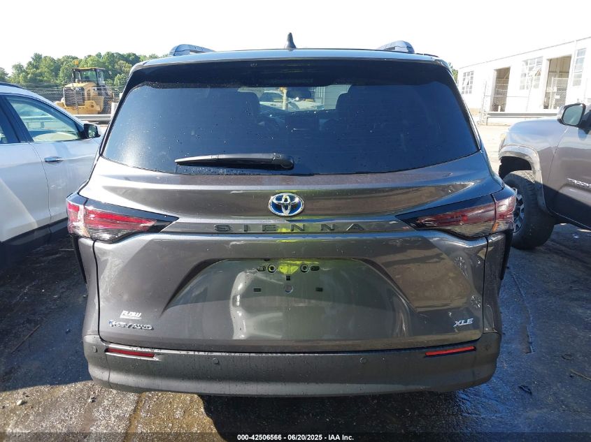 2025 Toyota Sienna - 5TDYSKFC1SS171804