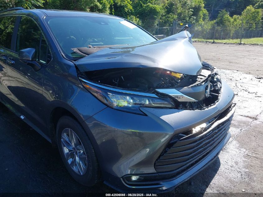 2025 Toyota Sienna - 5TDYSKFC1SS171804