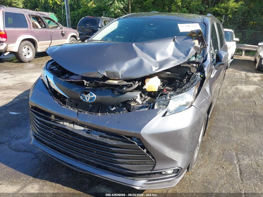 2025 Toyota Sienna - 5TDYSKFC1SS171804