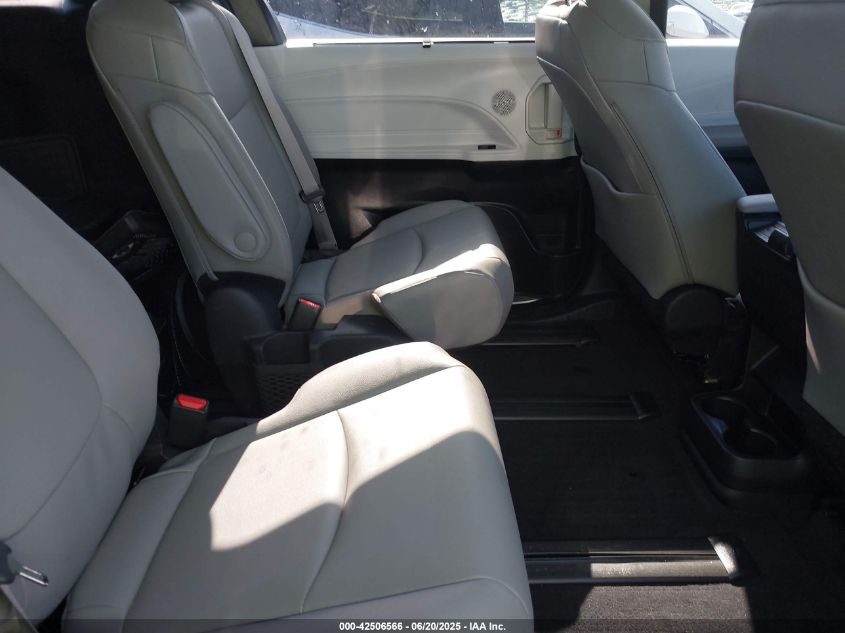2025 Toyota Sienna - 5TDYSKFC1SS171804
