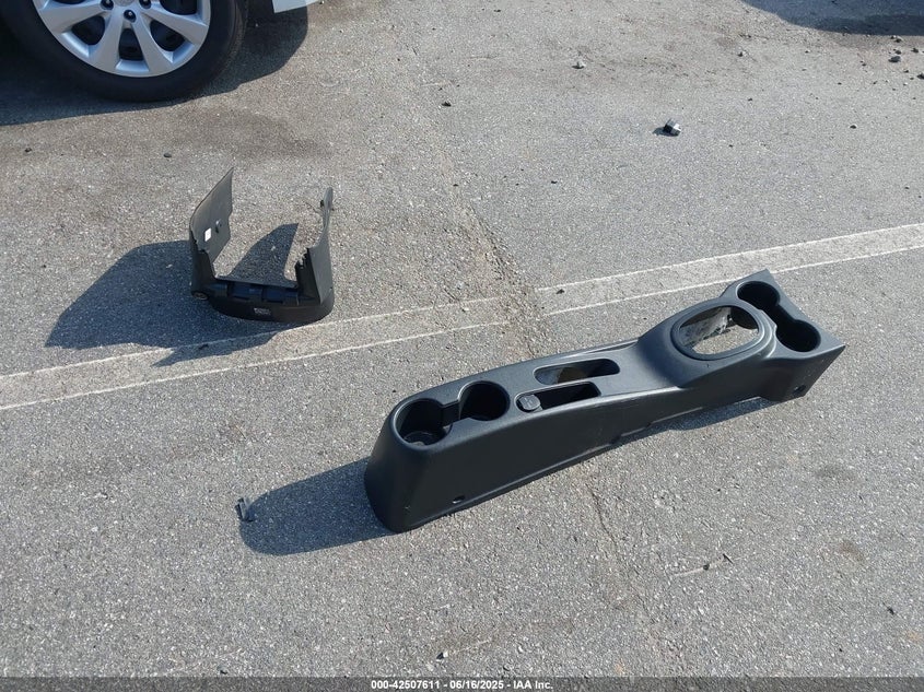 2019 NISSAN VERSA 1.6 SV - 3N1CN7AP5KL829352