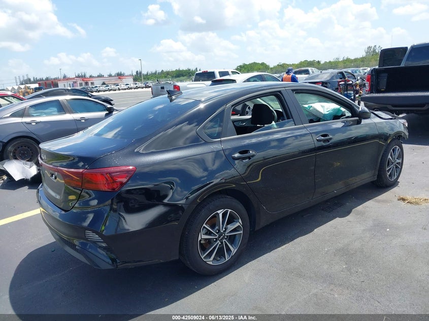 2024 KIA FORTE auction photo 4