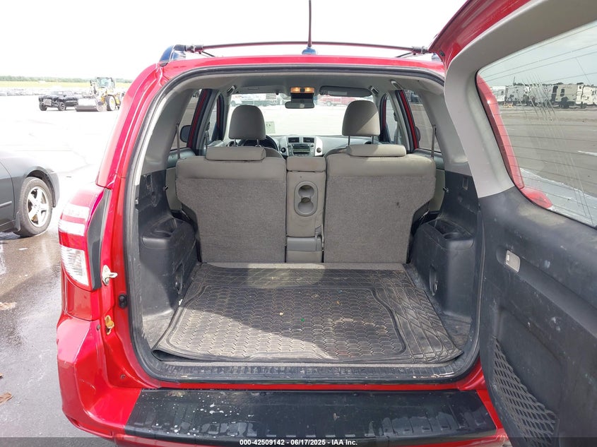 2009 TOYOTA RAV4 VIN: JTMBF33V095008826