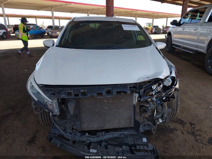 2018 KIA FORTE VIN: 3KPFL4A71JE239554