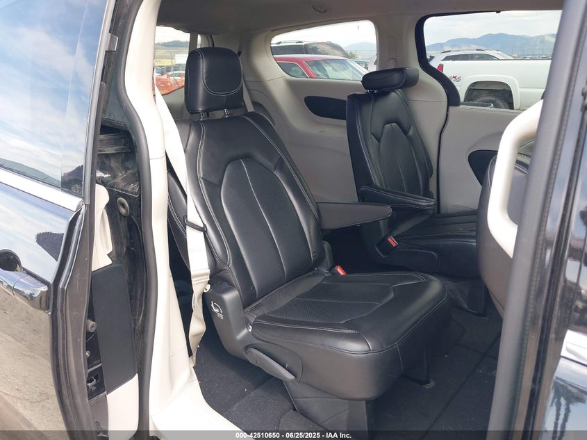 2023 CHRYSLER PACIFICA TOURING L - 2C4RC1BG0PR615940