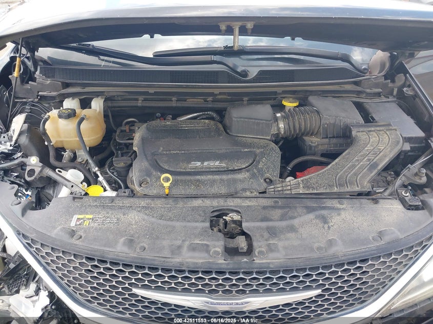 VIN 2C4RC1BG1HR705602 2017 CHRYSLER PACIFICA TOURING-L