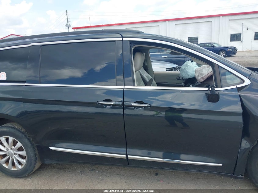 VIN 2C4RC1BG1HR705602 2017 CHRYSLER PACIFICA TOURING-L
