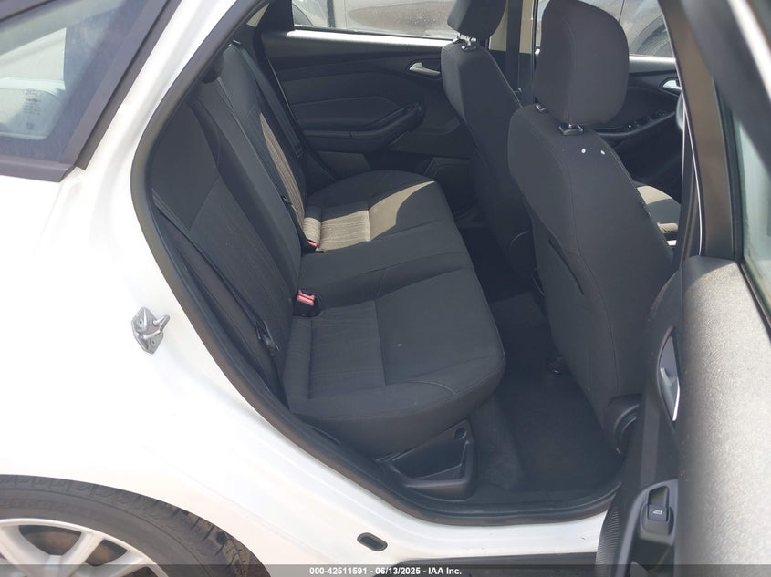 2015 FORD FOCUS SE - 1FADP3F25FL301755