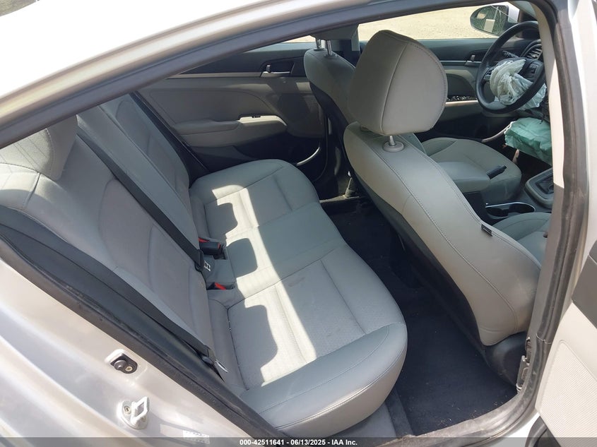 2017 HYUNDAI ELANTRA VIN: KMHD74LF5HU075281