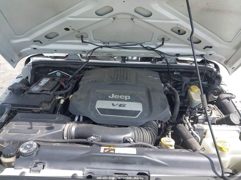 2014 Jeep Wrangler Unlimited Sport VIN: 1C4BJWDG6EL319604 Lot: 42513248