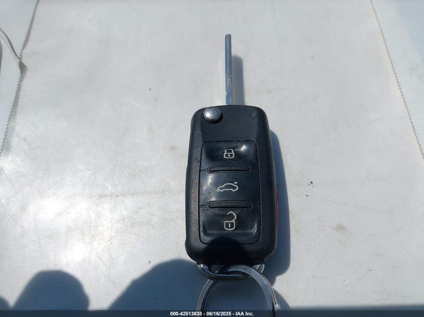 2017 VOLKSWAGEN TIGUAN 2.0T/2.0T S - WVGBV7AX3HK043855