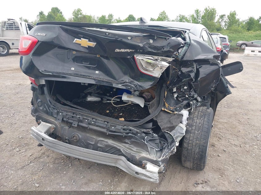 2017 CHEVROLET CRUZE LT AUTO - 1G1BE5SM9H7146125