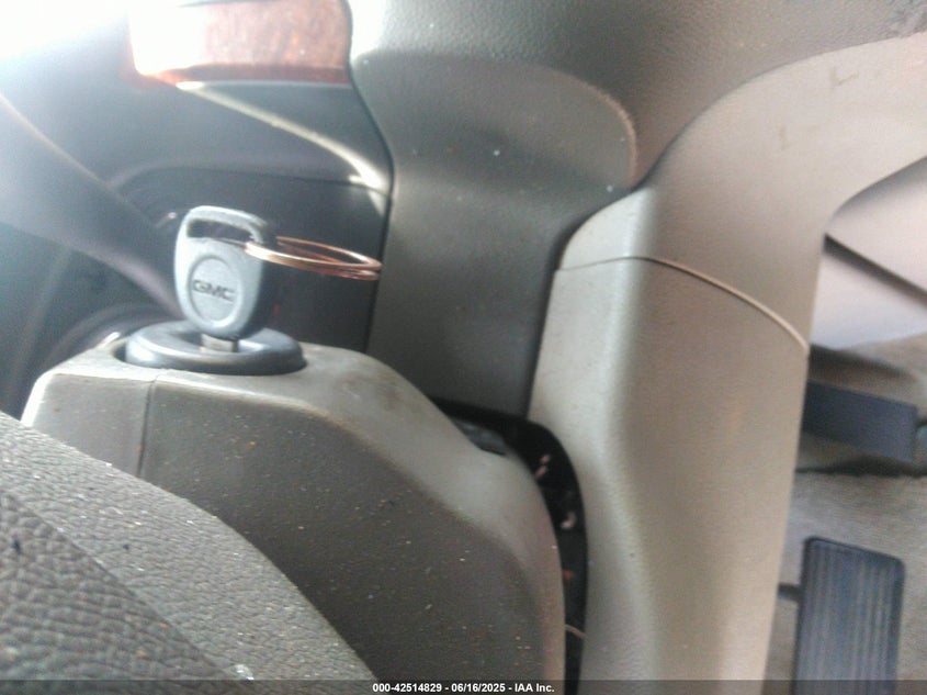 2007 GMC YUKON VIN: 1GKFC13027J128364