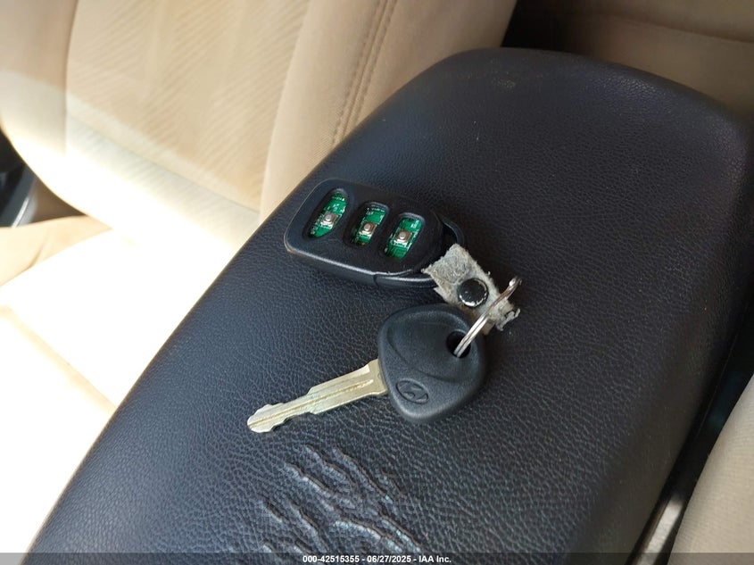 2013 HYUNDAI ELANTRA VIN: KMHDH4AE0DU842861